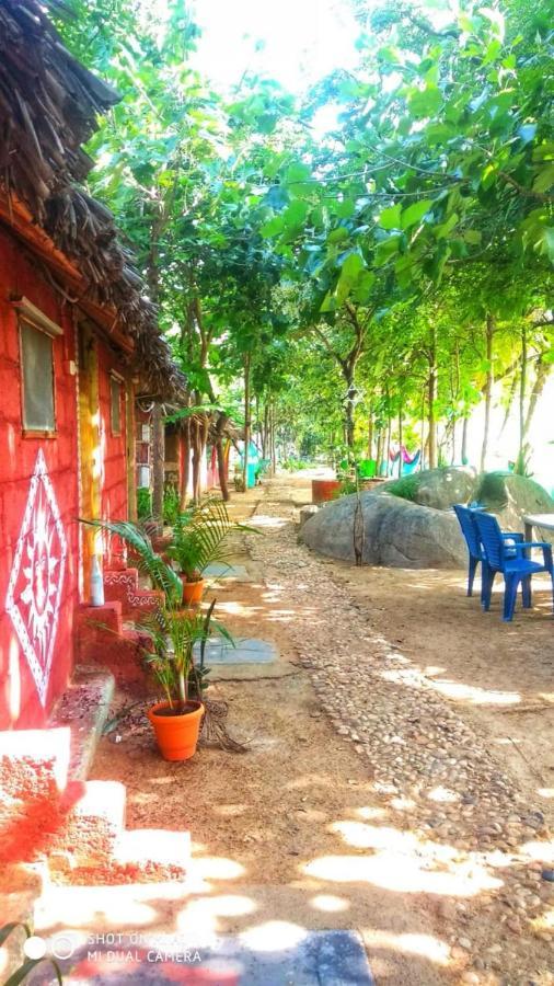 Om Shanti Om Homestay Hampi Bagian luar foto