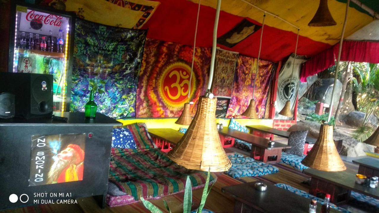 Om Shanti Om Homestay Hampi Bagian luar foto